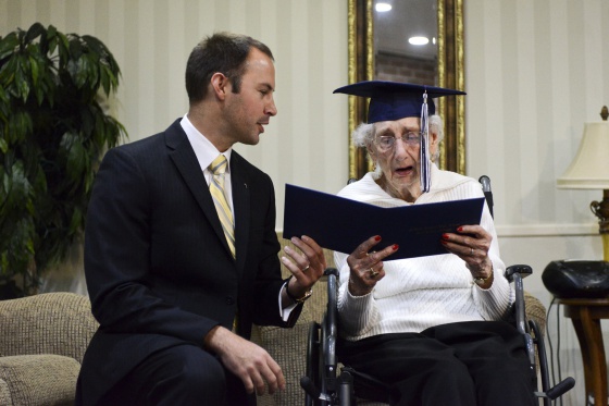 Con 97 años recibió su título secundario