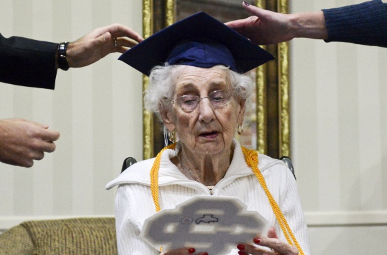 Con 97 años recibió su título secundario
