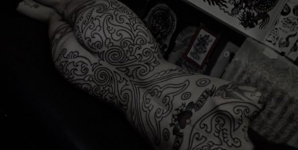 Candelaria Tinelli se tatuó toda la espalda