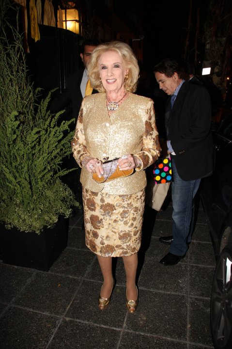 Divertido festejo de Marcela Tinayre