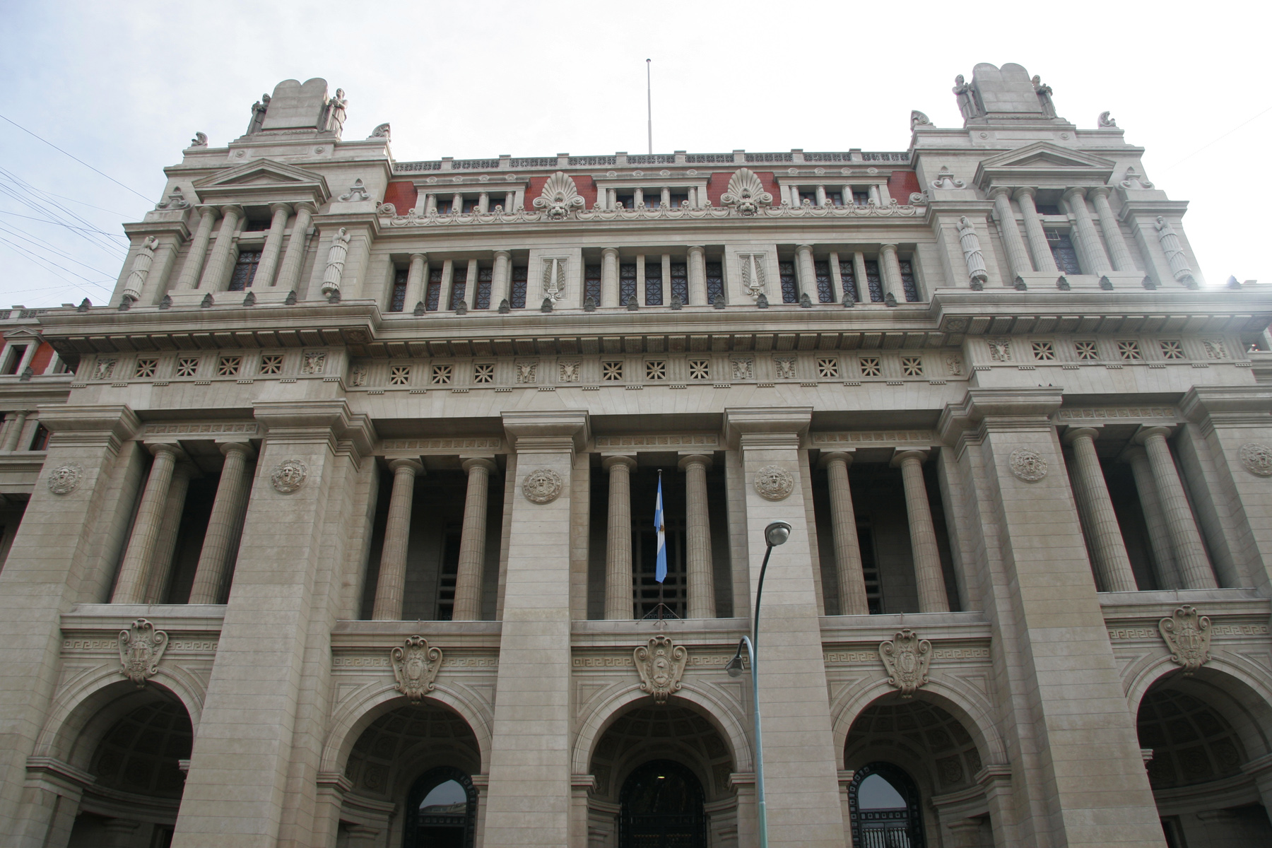 Revés para concesionaria de las grúas 