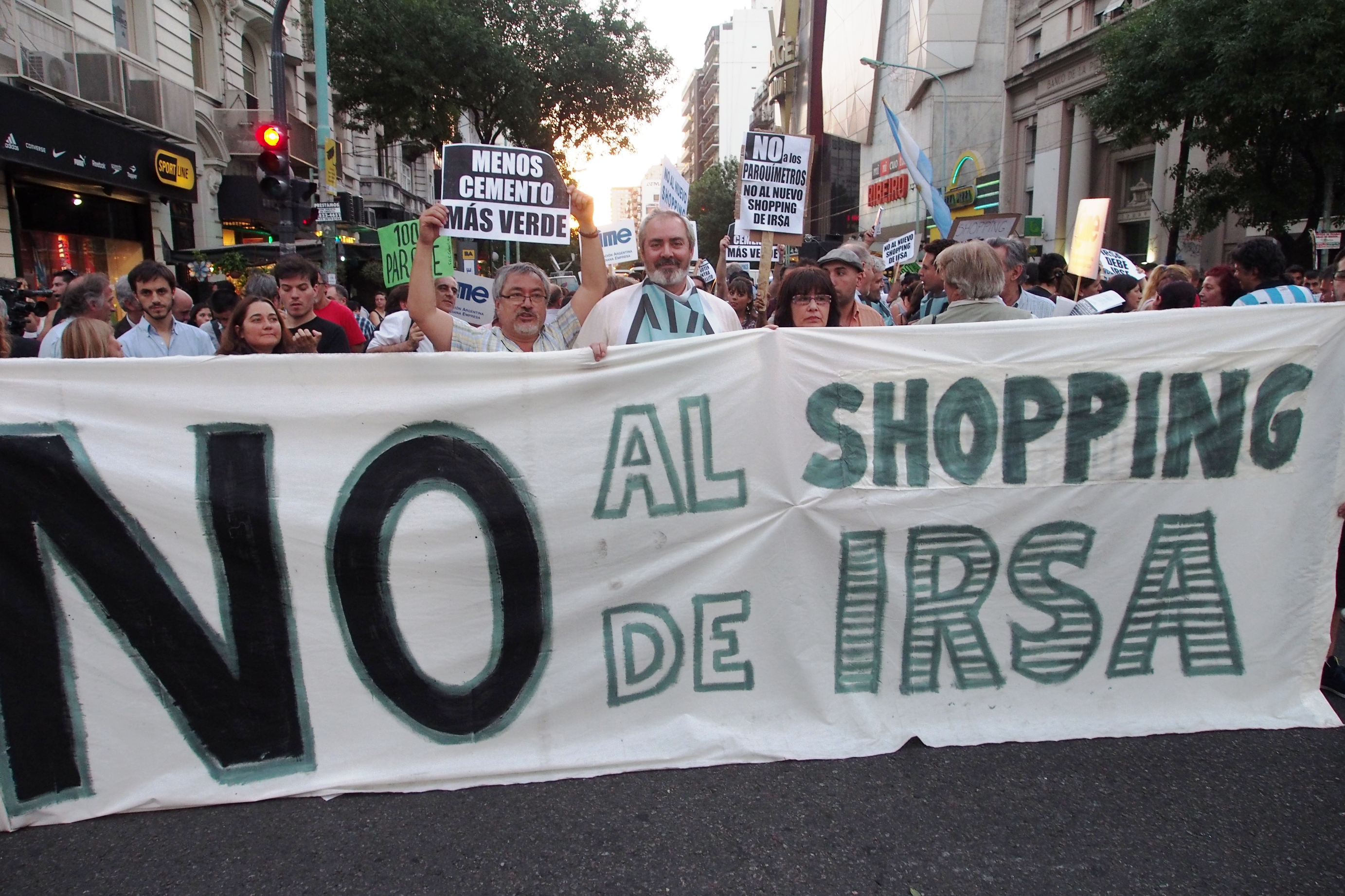 Postergan tratamiento del proyecto del Shopping