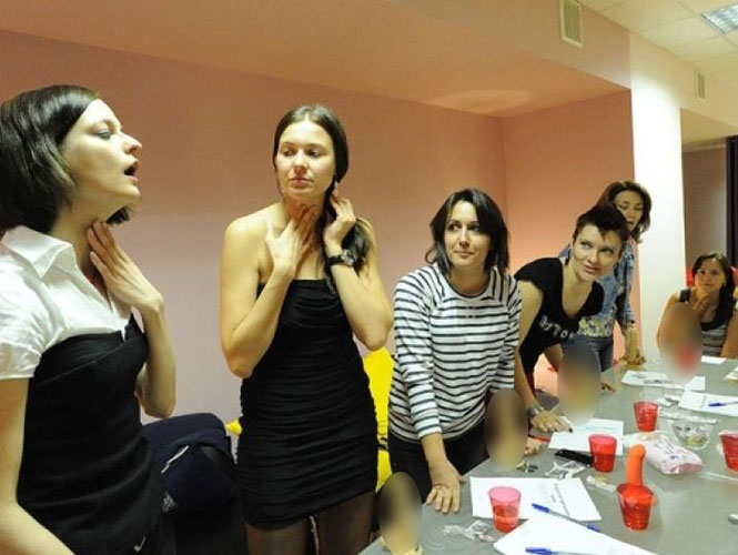 Ya es furor la escuela de sexo oral en Moscú 
