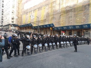 Fuerte presencia policial en protesta de trabajadores de Télam despedidos