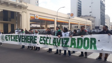 La Policía de la Ciudad reprimió a trabajadores despedidos de Agroindustria