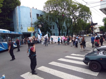 Docentes y alumnos cortaron calles en reclamo por el cierre de 14 escuelas nocturnas