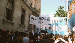 Judiciales se manifestaron frente a la Legislatura