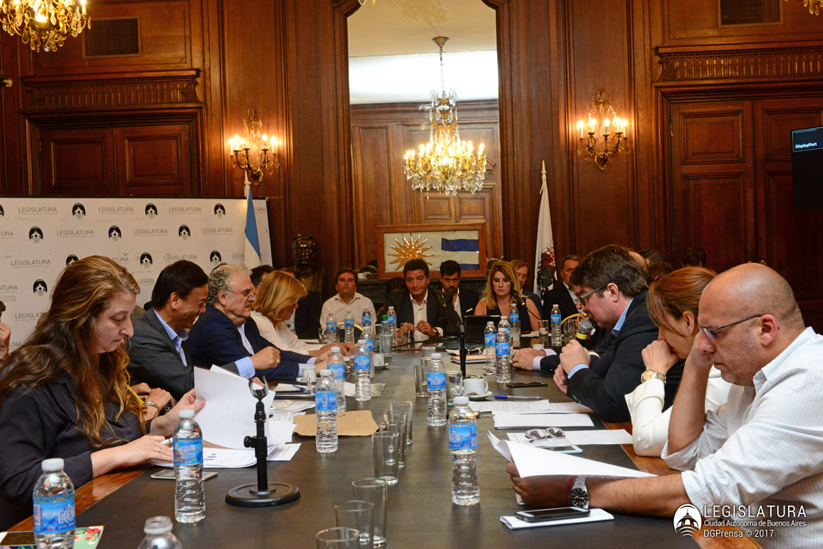 Screnci Silva expuso en la Legislatura