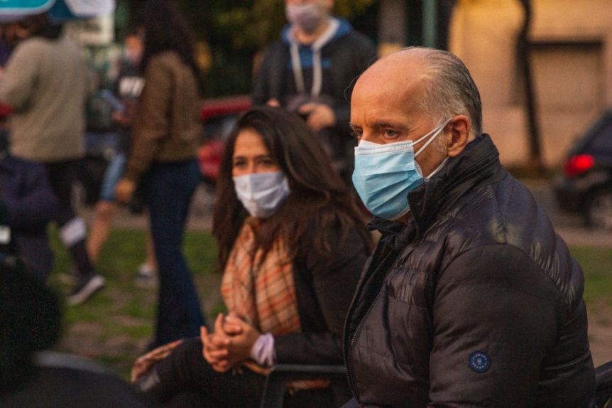 Para llegar a más porteños, Amor propuso vacunar contra el Covid casa por casa