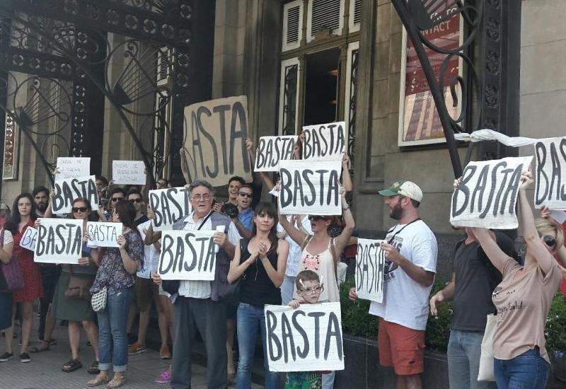 Siguen las protestas contra Larreta y Lopérfido