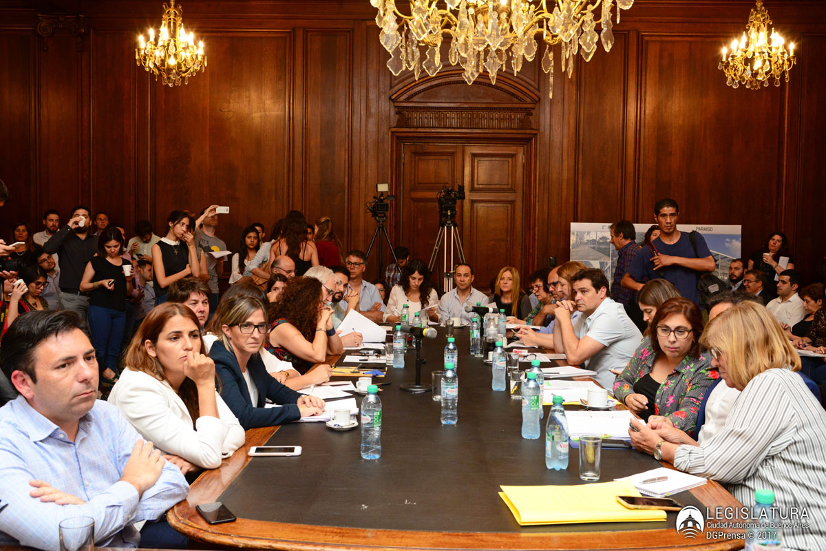 Ocampo brindó informes ante los legisladores