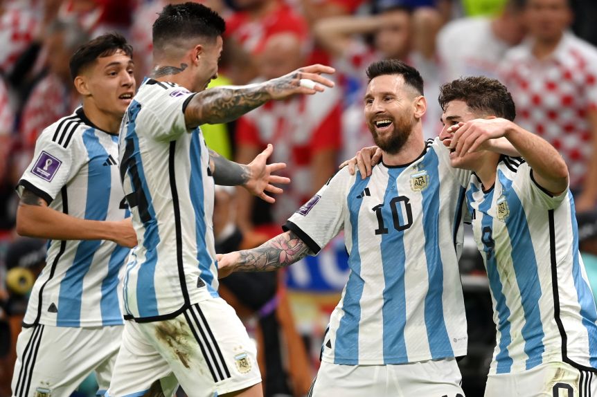 Argentina ganó, gustó, goleó y es finalista del Mundial