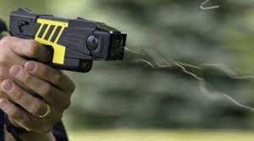 Tras el asesinato de una policía en CABA, Berni vuelve a la carga por las Taser