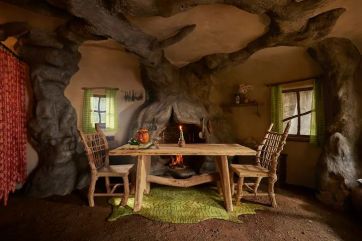 El pantano de Shrek es real y puede alquilarse: cómo hacer para vivir como un ogro