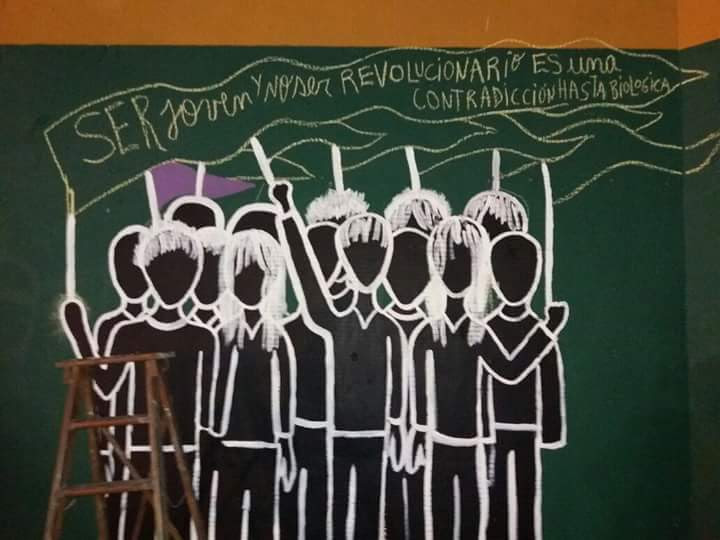 Jóvenes detenidos por pintar mural