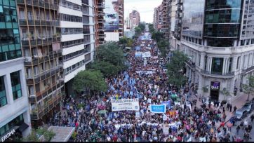 Histórica movilización para pedirle a Milei que no deje de financiar a las Universidades