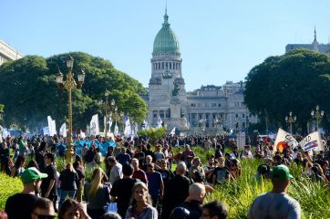 La histórica marcha vista del lado de los dirigentes políticos