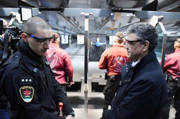 La Ciudad presentó las nuevas armas de letalidad reducida que sumó la Policía 