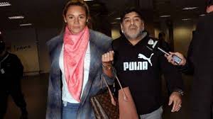 Maradona no pudo viajar y se pudrió todo