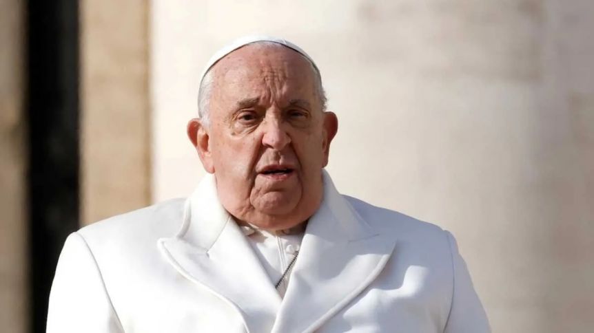 El Vaticano informó que el Papa seguirá hospitalizado: cuál es el diagnóstico
