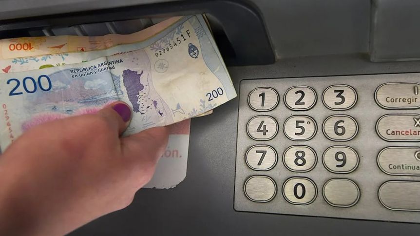 Los bancos aumentaron las comisiones para sacar efectivo: cuánto se deberá pagar