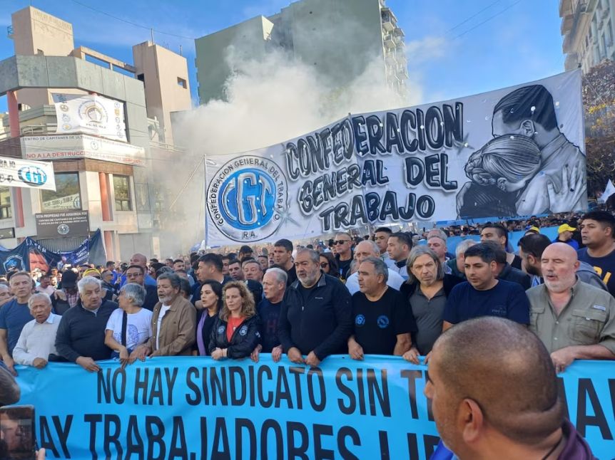 Día del Trabajador: la CGT marchó contra el gobierno y hubo respuesta policial