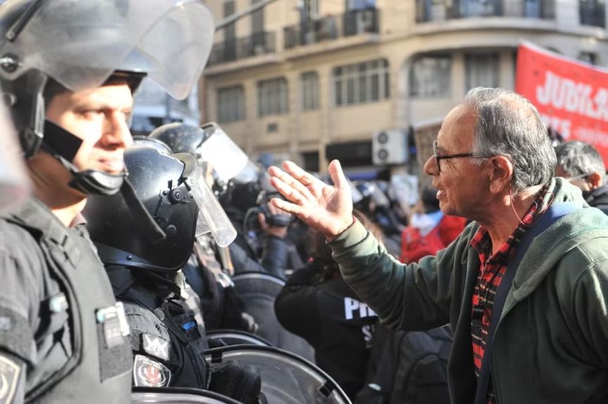 Nuevos enfrentamientos en la marcha por los jubilados: cinco personas fueron detenidas
