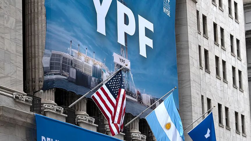 Se define en Nueva York si el Estado debe entregar las acciones de YPF