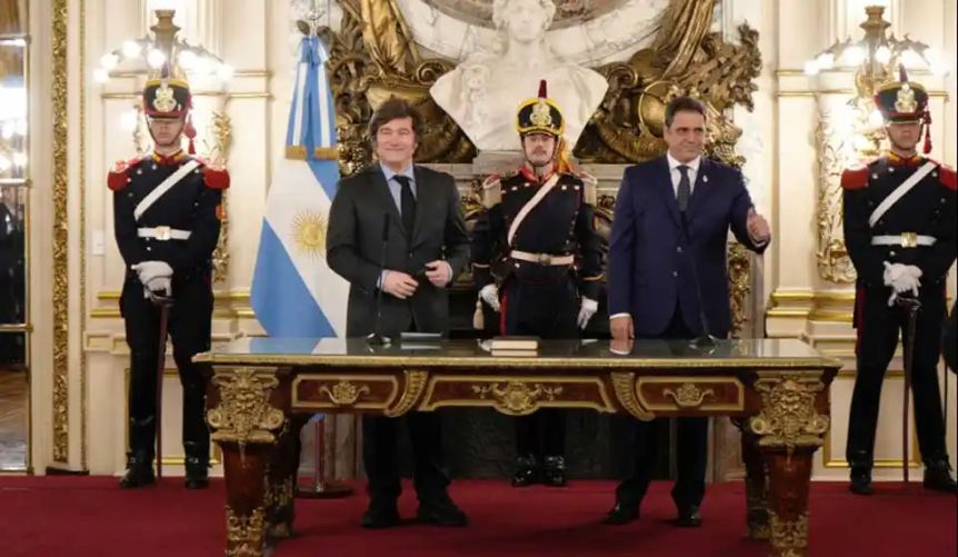 Catalán asumió como ministro del Interior y lo mandaron a “levantar el culito de la silla”