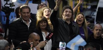 Milei pasó por Tres de Febrero: hubo incidentes entre oficialistas y opositores
