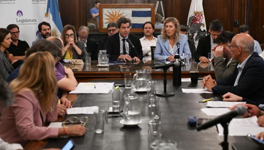 El ministro Bereciartua presentó el Presupuesto 2026 ante la Legislatura
