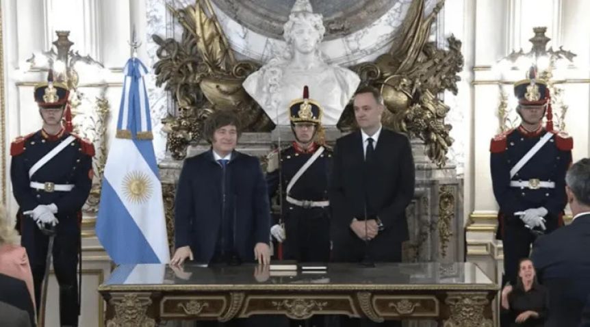 Juró Manuel Adorni como nuevo Jefe de Gabinete de Javier Milei