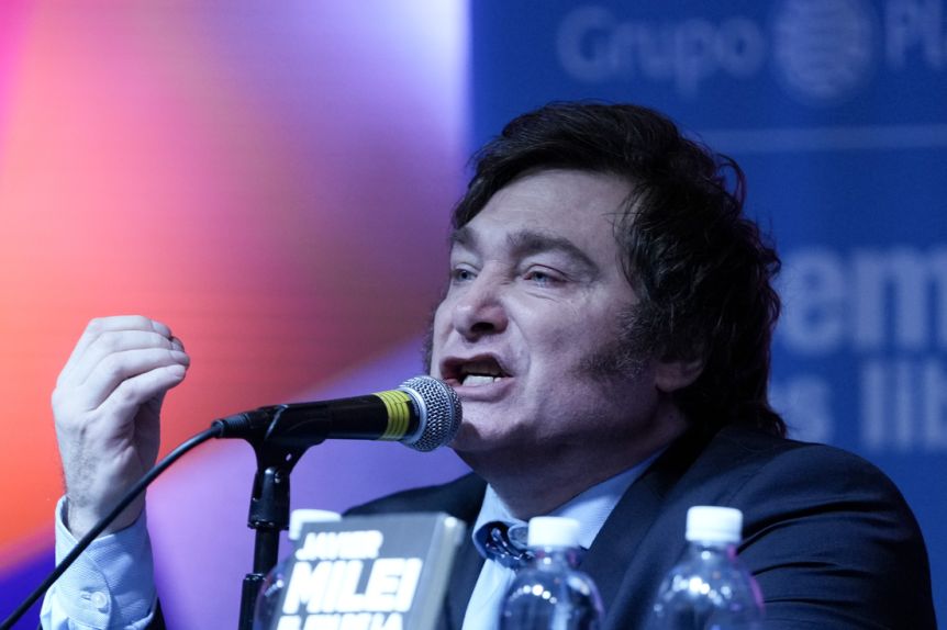 Milei dijo que no eliminarán el monotributo y llamó “delincuentes” a los periodistas