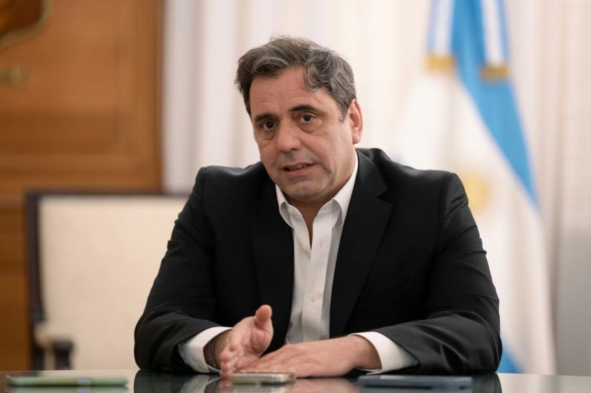 La pegó gracias a Santilli: Catalán cobrará 140 millones de sueldo