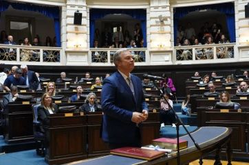 ¿Jura con glamour o desastre?: los outfits que eligieron los nuevos diputados y senadores bonaerenses