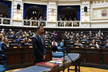 ¿Jura con glamour o desastre?: los outfits que eligieron los nuevos diputados y senadores bonaerenses