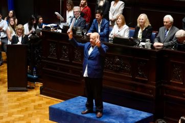 ¿Jura con glamour o desastre?: los outfits que eligieron los nuevos diputados y senadores bonaerenses