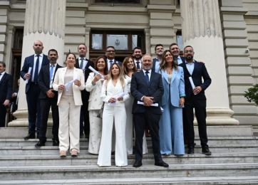 ¿Jura con glamour o desastre?: los outfits que eligieron los nuevos diputados y senadores bonaerenses