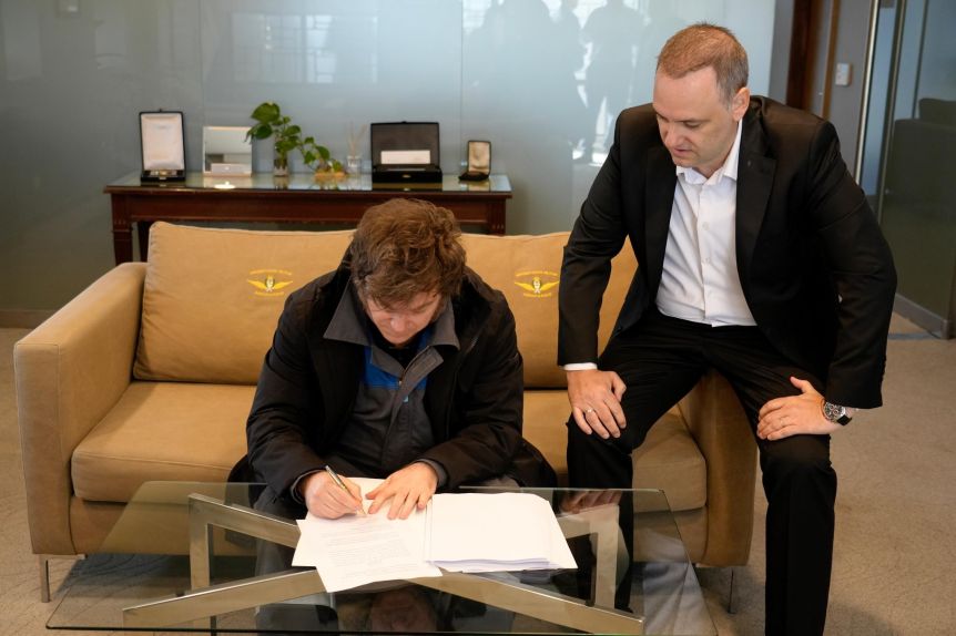 Javier Milei firmó el proyecto de reforma laboral que enviará al Congreso