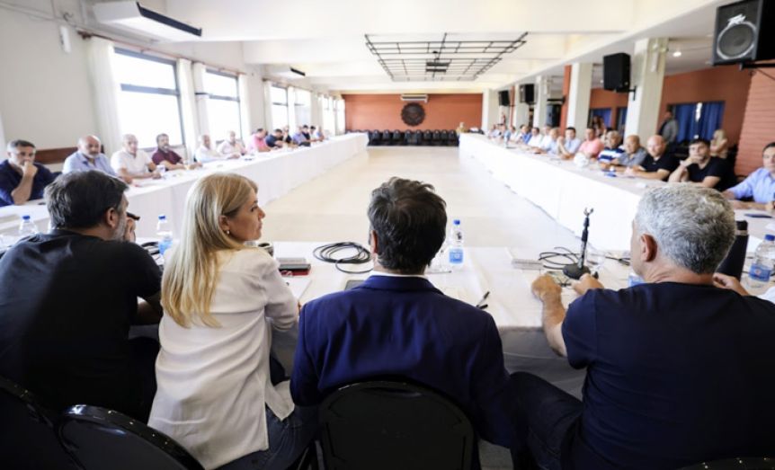 Para diagramar el 2026, Kicillof almorzó con intendentes en la previa del acto de la Policía