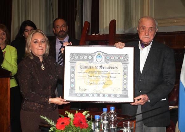 El hermano de Mirtha reconocido por el Senado
