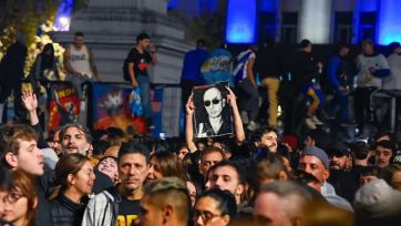 Una multitud ya despidió al Indio Solari en Parque Domínico mientras continúa llegando gente
