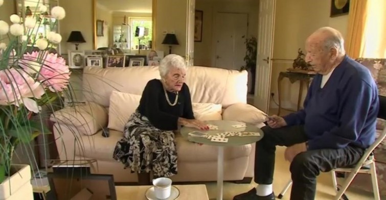 Una pareja inglesa celebra 80 años de casados